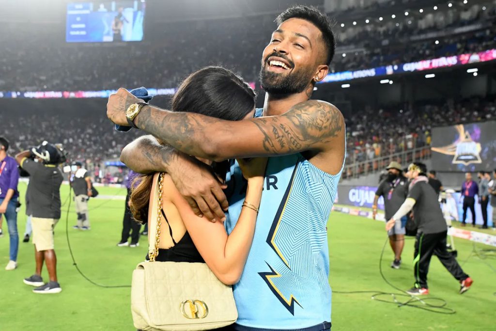 hardik pandya hugs natasha