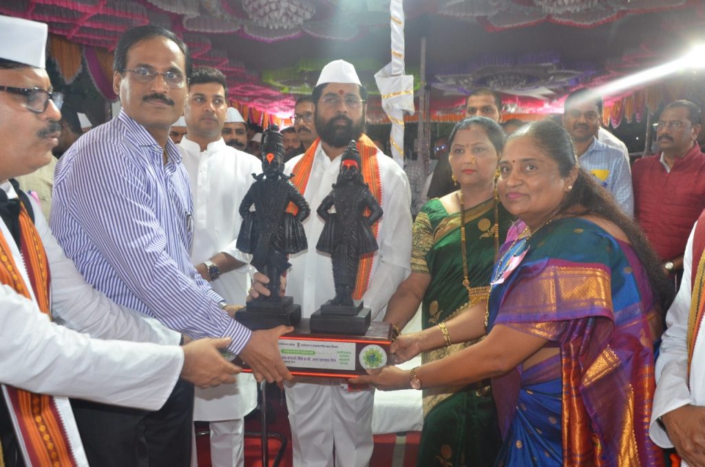 Maha CM Eknath Shinde performs Maha pooja at the Lord Vitthal temple