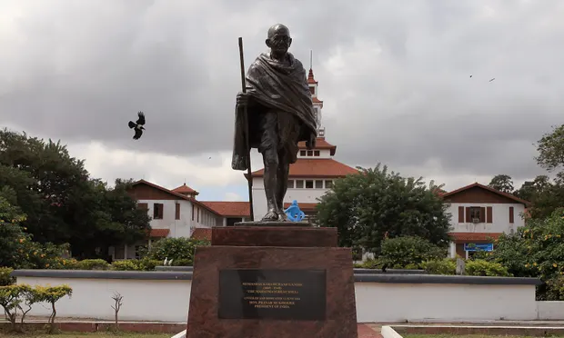 mahatma gandhi statue