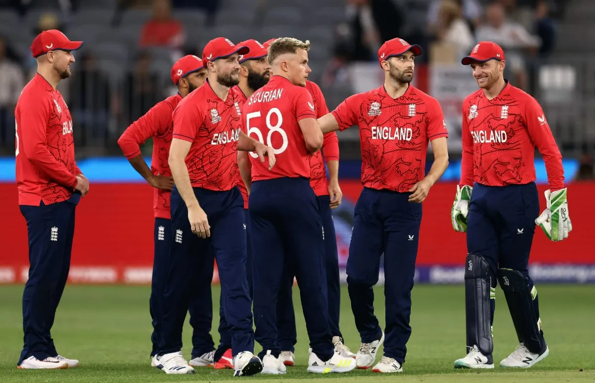 England defeat Sri Lanka to reach semi-finals