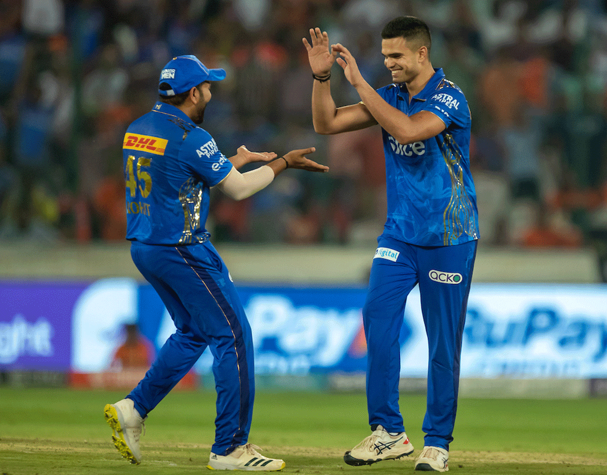 Arjun Tendulkar grabs his 1st wicket in IPL