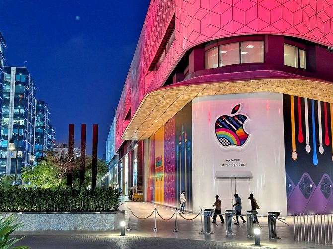 Mumbai ready to welcome First Apple Store in India