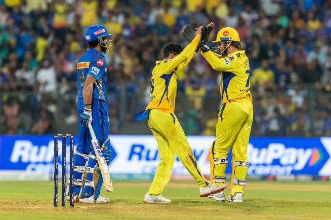 Jadeja helps Chennai win over Mumbai