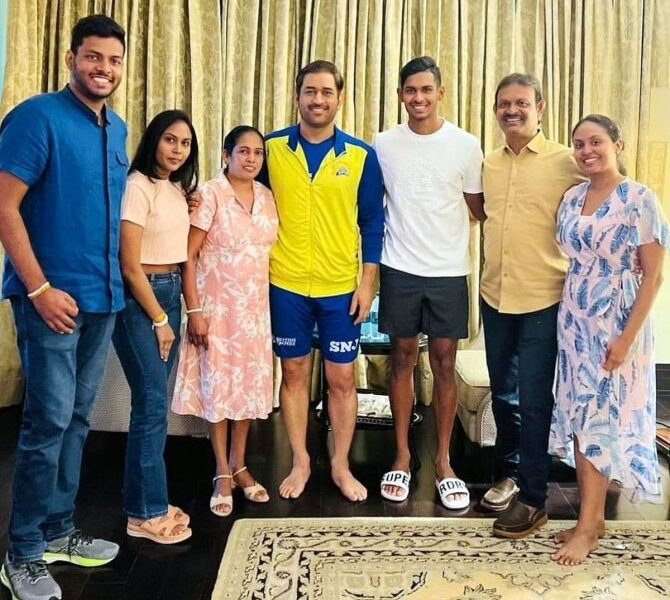 Mahendra Singh Dhoni meets Matheesha Pathirana’s family