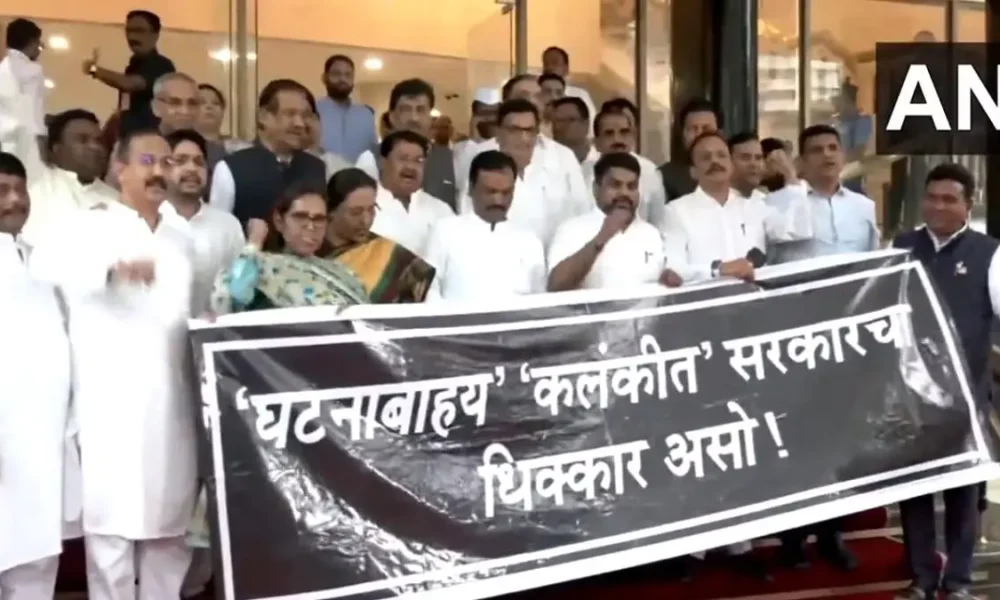 opposition protest Maharashtra Assembly