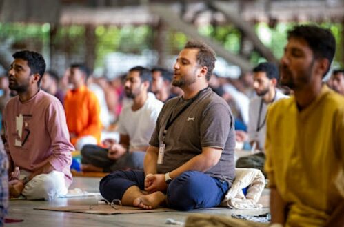 yoga teachers meditate