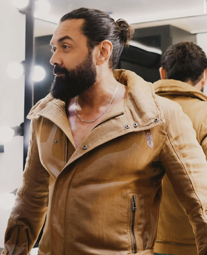 Bobby Deol looks suave in a leather jacket, bro Sunny loves it