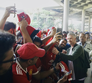 Man United great Ole Gunnar Solskjaer arrives in Mumbai, greeted by Red Devils at airport