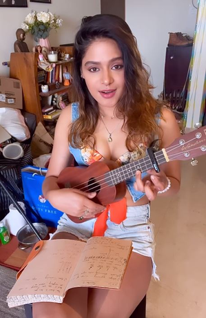 Pranati Rai Prakash sings a love song with ukulele