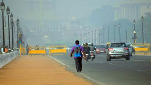 Delhi records 14.7 degrees as minimum temp, AQI in 'poor' category