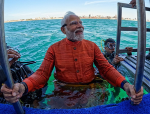 Gujarat: PM Modi offers prayers at submerged Dwarka city