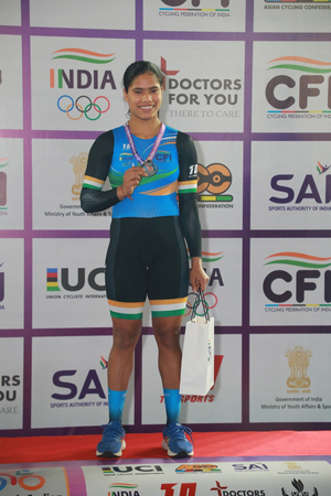 Asian Cycling: Gold winner Sarita, mason's daughter from Jharkhand, aspires to provide better life for her parents