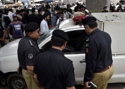 Violence mars Pakistan polls, five cops killed  (2nd Lead)