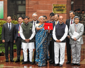 Interim Union Budget 2024: FM reaches Rashtrapati Bhawan