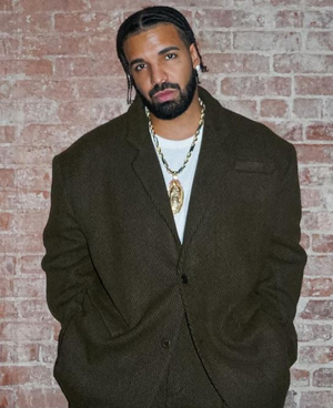 Drake gifts $25,000 to pregnant fan at Texas concert