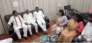 Congress invites BRS leader Kadiyam Srihari to join party