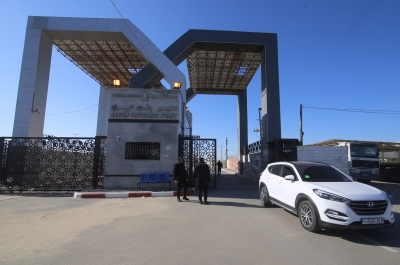 Rafah border crossing remains open for aid, passengers: Egypt