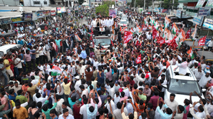 Actor Venkatesh campaigns for Congress candidate in Khammam