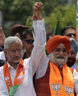 Accompanied by EAM Jaishankar, diplomat-turned-politician Sandhu files nomination from Amritsar