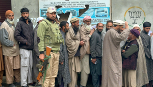 J&K LG congratulates people on turnout in Srinagar seat