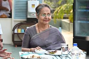 Rakhee Gulzar preferred hanging out with cast & crew during the shoot of 'Amar Boss'