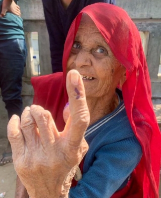 47.03 pc voter turnout in Gujarat: Valsad leads with 58.05 pc, Porbandar lowest at 37.96 pc