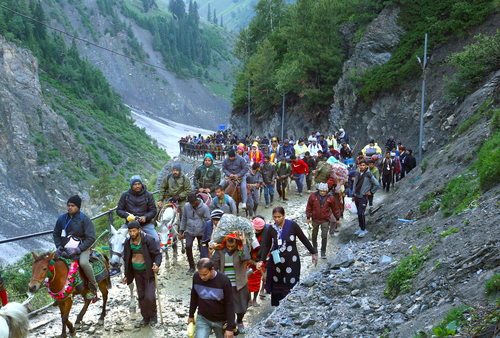 Another batch of Yatris leave Jammu to perform ongoing Amarnath Yatra