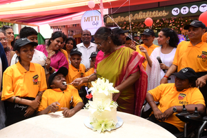 President Murmu turns 66, celebrates birthday with MITTI cafe's staff