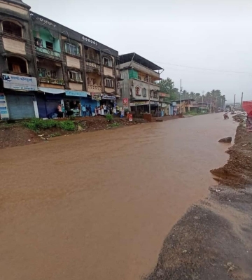 Heavy rains in Maha's Konkan disrupt normal life, administration on high alert as rivers rise