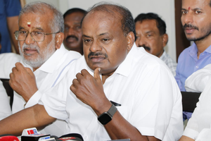 Kumaraswamy urges advocates to approach Guv for consent to prosecute K’taka CM