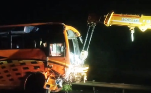 Five pilgrims killed in bus-tractor crash on Mumbai-Pune Expressway