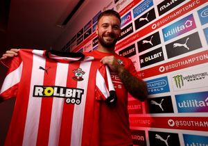 Adam Armstrong signs 3-year contract extension with Southampton FC