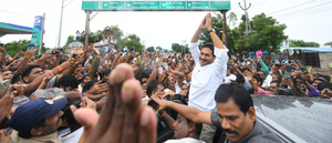 Jagan consoles family of YSRCP activist murdered in Vinukonda