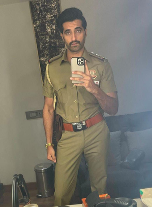 Akshay Oberoi looks authoritative as cop in latest look from Shanker Raman’s upcoming film