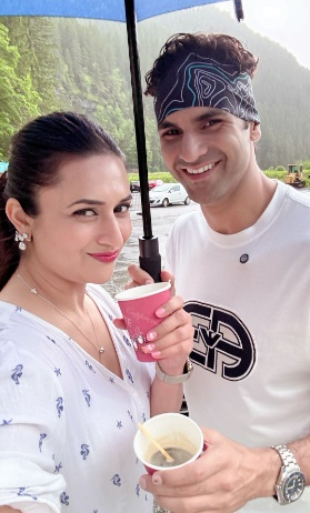 Divyanka Tripathi, Vivek Dahiya recreate 'DDLJ' vibes in Switzerland