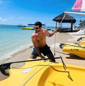 Karan Tacker’s Sunday craving is all about sun, sail and bicep flexing