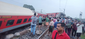 Howrah-CSMT Express train derails in Jharkhand, two dead
