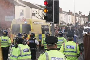 UK: Violent mob clashes with cops outside mosque in Southport