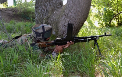 Army foils infiltration bid on LoC in J&K's Kupwara, firing continuing (Lead)