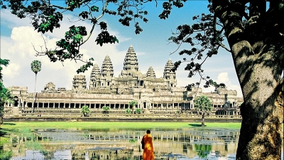 Cambodia restoring Angkor Wat ground floor's southern central stairs, Naga balustrade