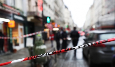 Policeman injured in knife attack in Paris