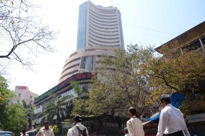 Sensex closes lower, midcap and smallcap outshine largecap stocks