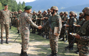 Army commander visits forward areas in J&K’s Doda, Kishtwar