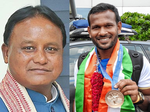 Odisha CM Mohan Majhi greets hockey star Amit Rohidas, calls him 'pride of state'