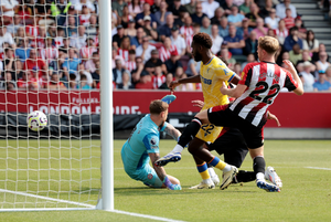 Premier League: Brentford claim controversial 2-1 victory over Crystal Palace