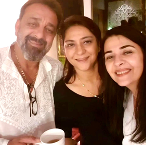 Sanjay Dutt drops pics with his 'constant support', sisters Priya &
 Namrata on Raksha Bandhan